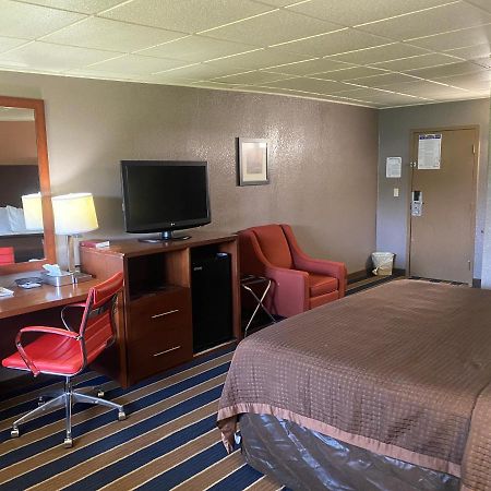 Economy Inn North Randall エクステリア 写真