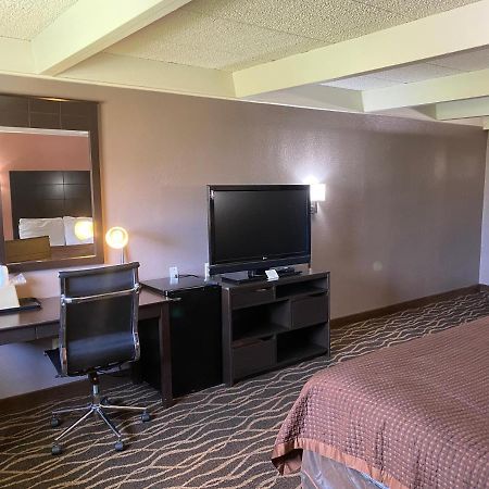 Economy Inn North Randall エクステリア 写真