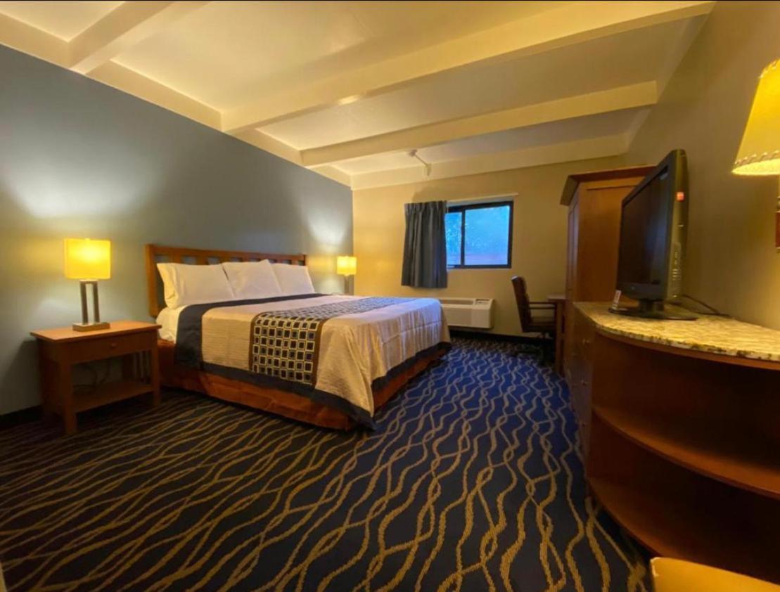 Economy Inn North Randall エクステリア 写真