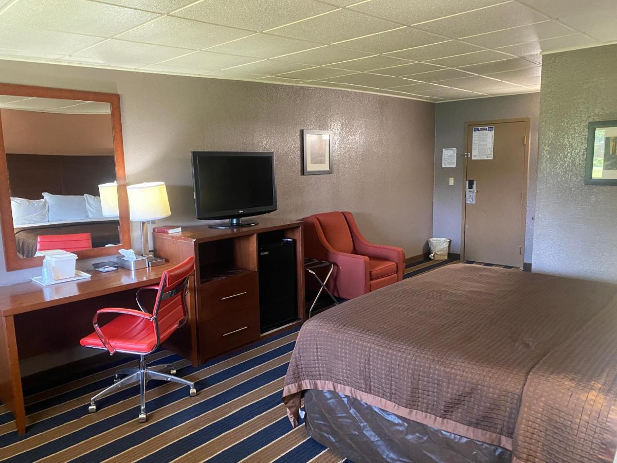 Economy Inn North Randall エクステリア 写真