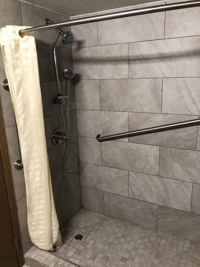 Economy Inn North Randall エクステリア 写真