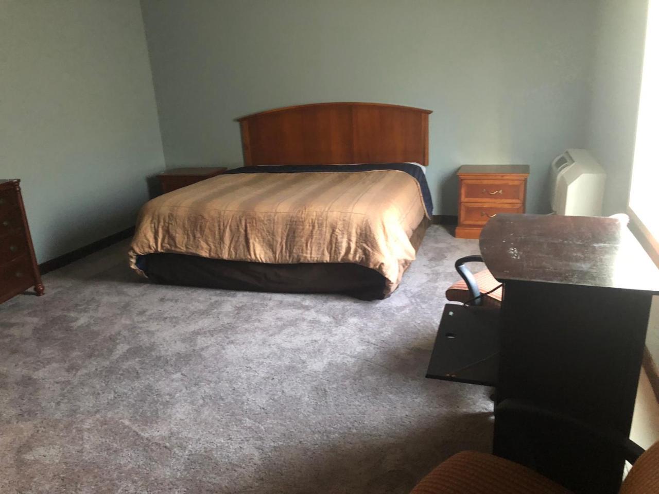 Economy Inn North Randall エクステリア 写真