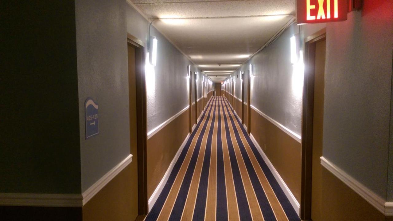 Economy Inn North Randall エクステリア 写真